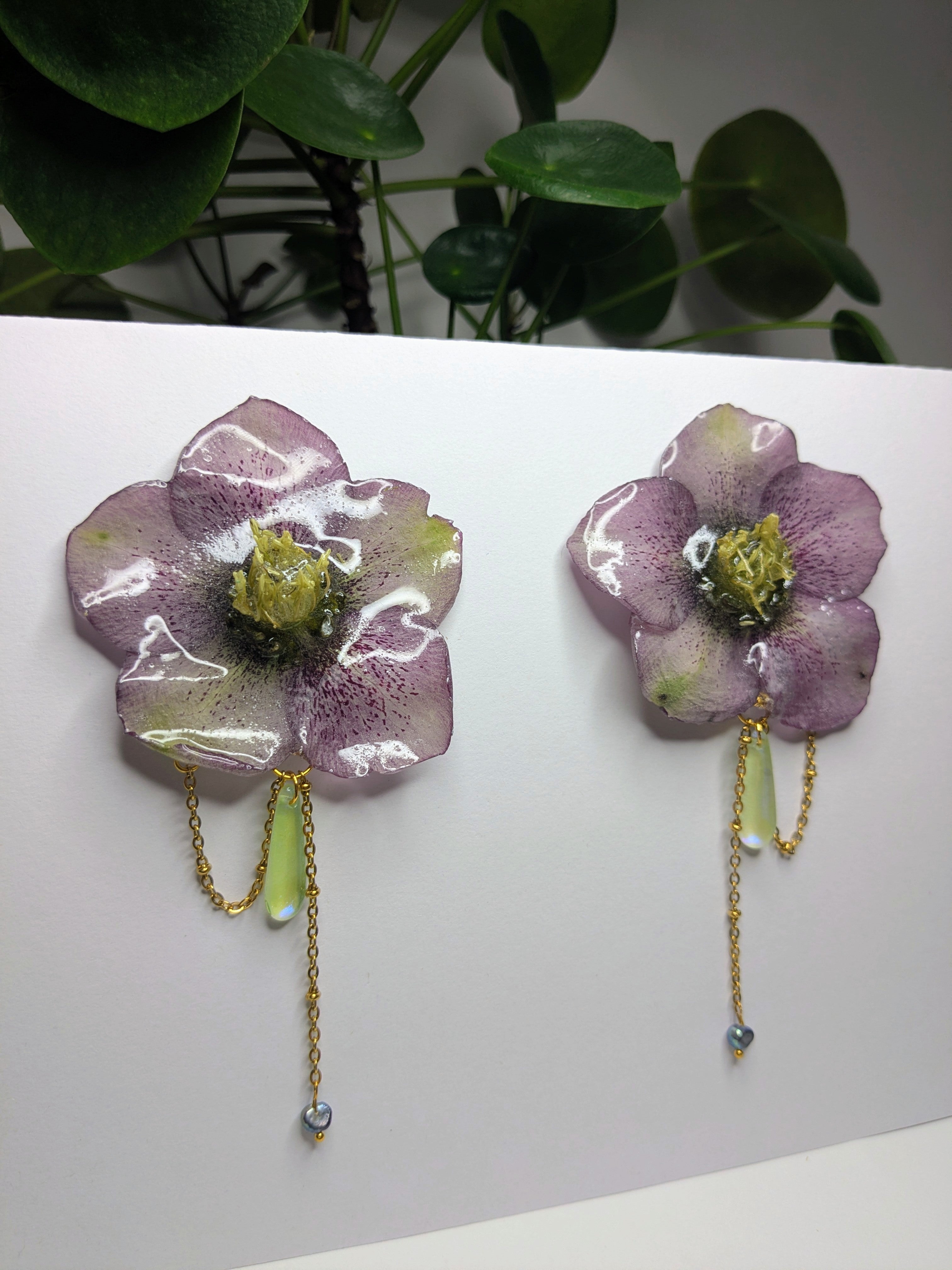 .Boucles d'oreilles Hellébores