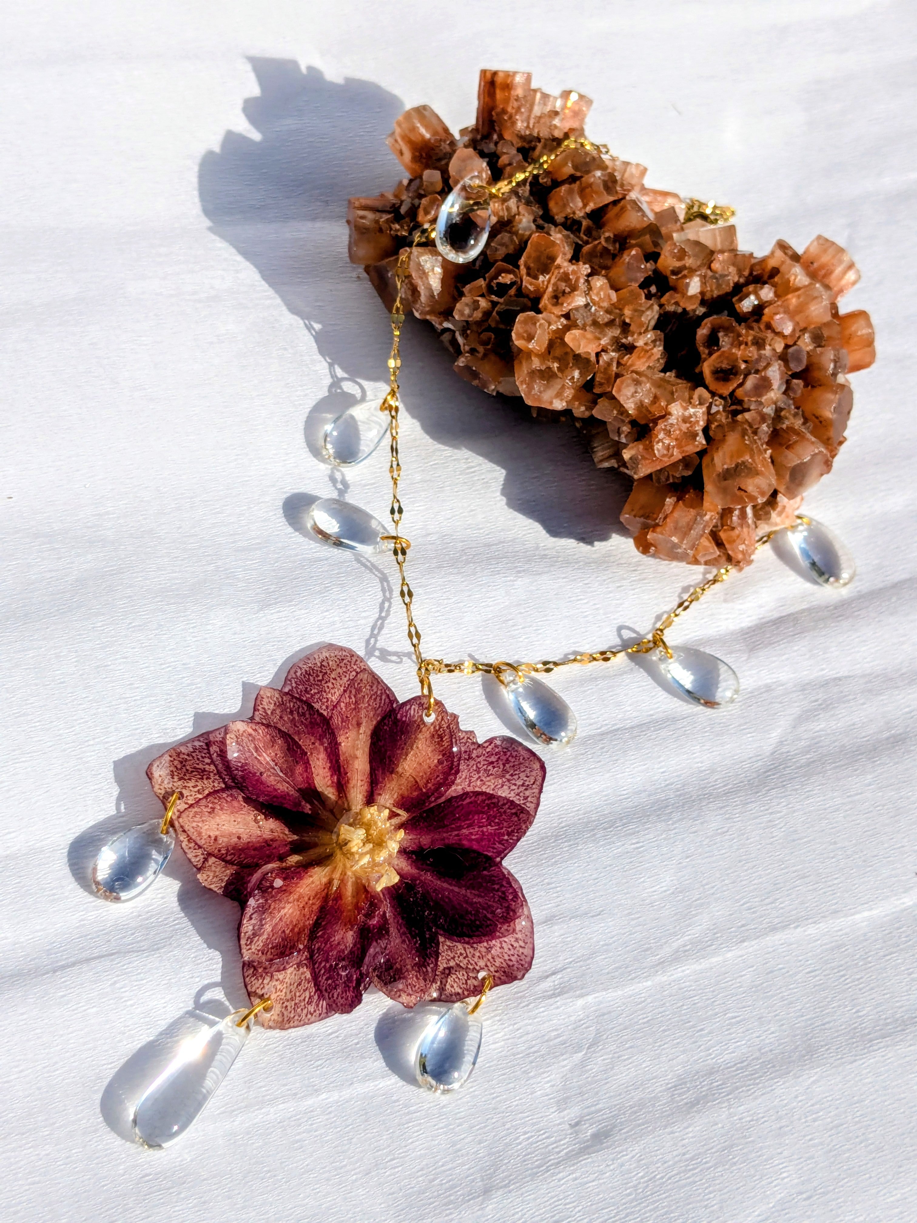 Collier Hellébore
