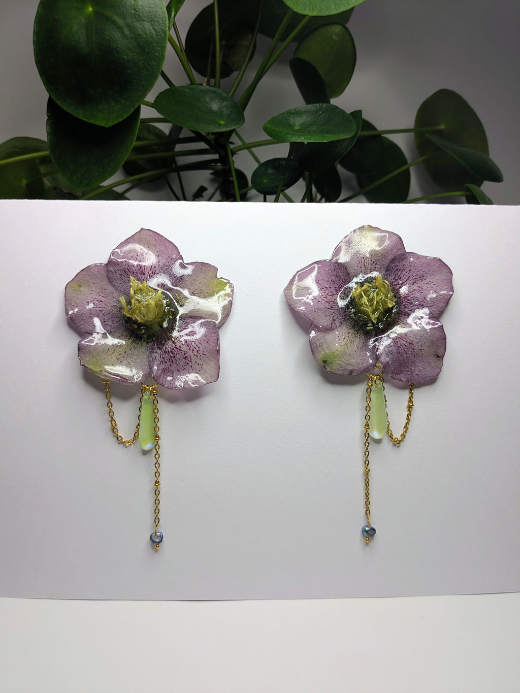 .Boucles d'oreilles Hellébores