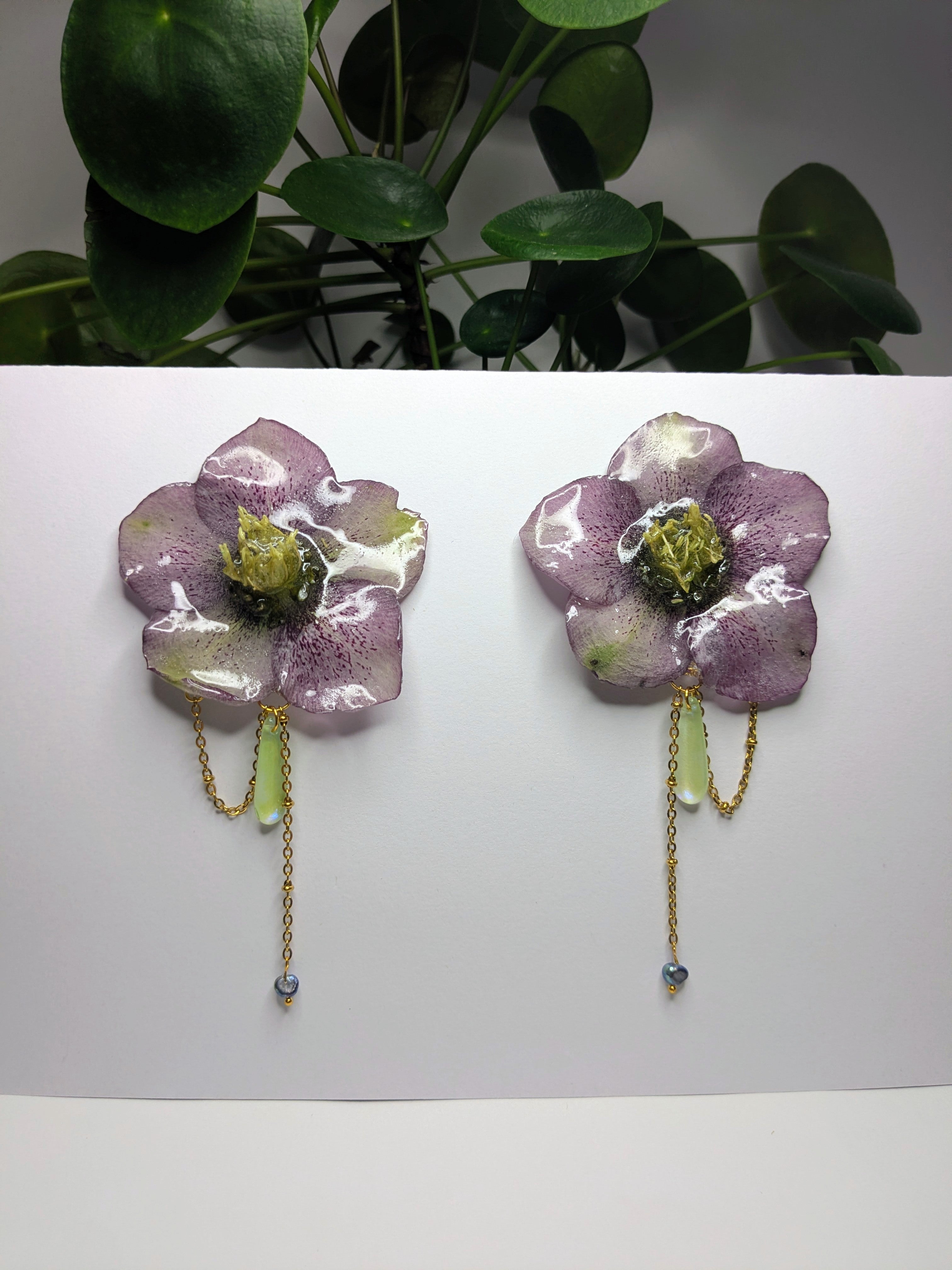 .Boucles d'oreilles Hellébores